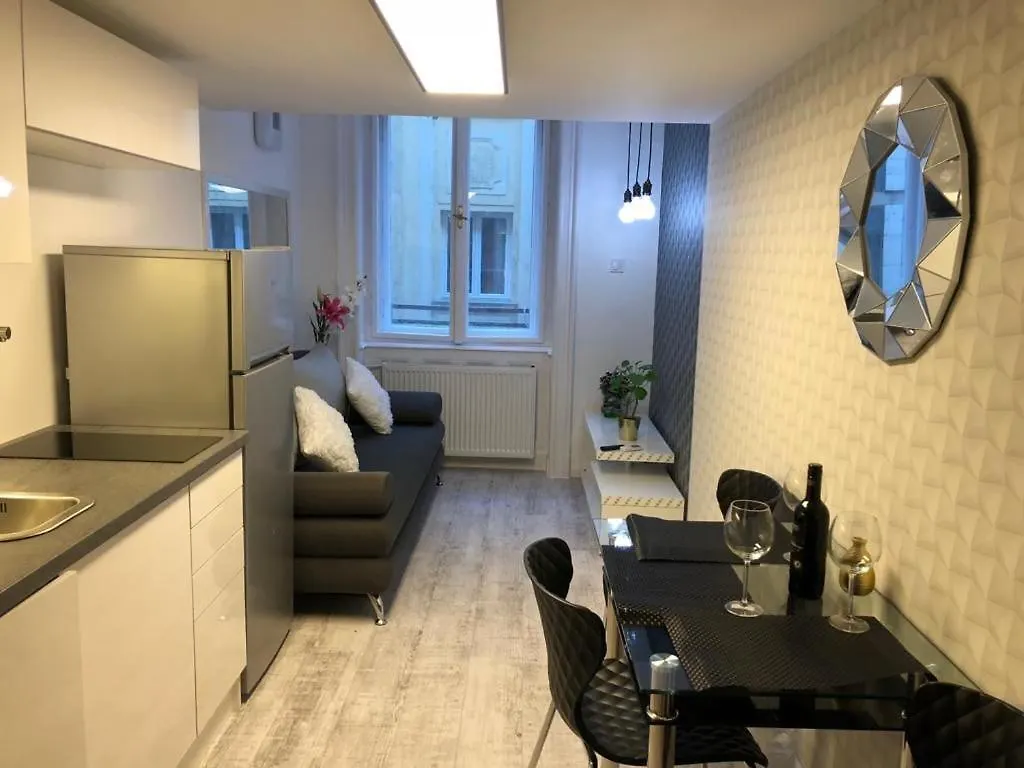 Corvin Apartment Near Semmelweis And Heimpal Budapeste 0*,